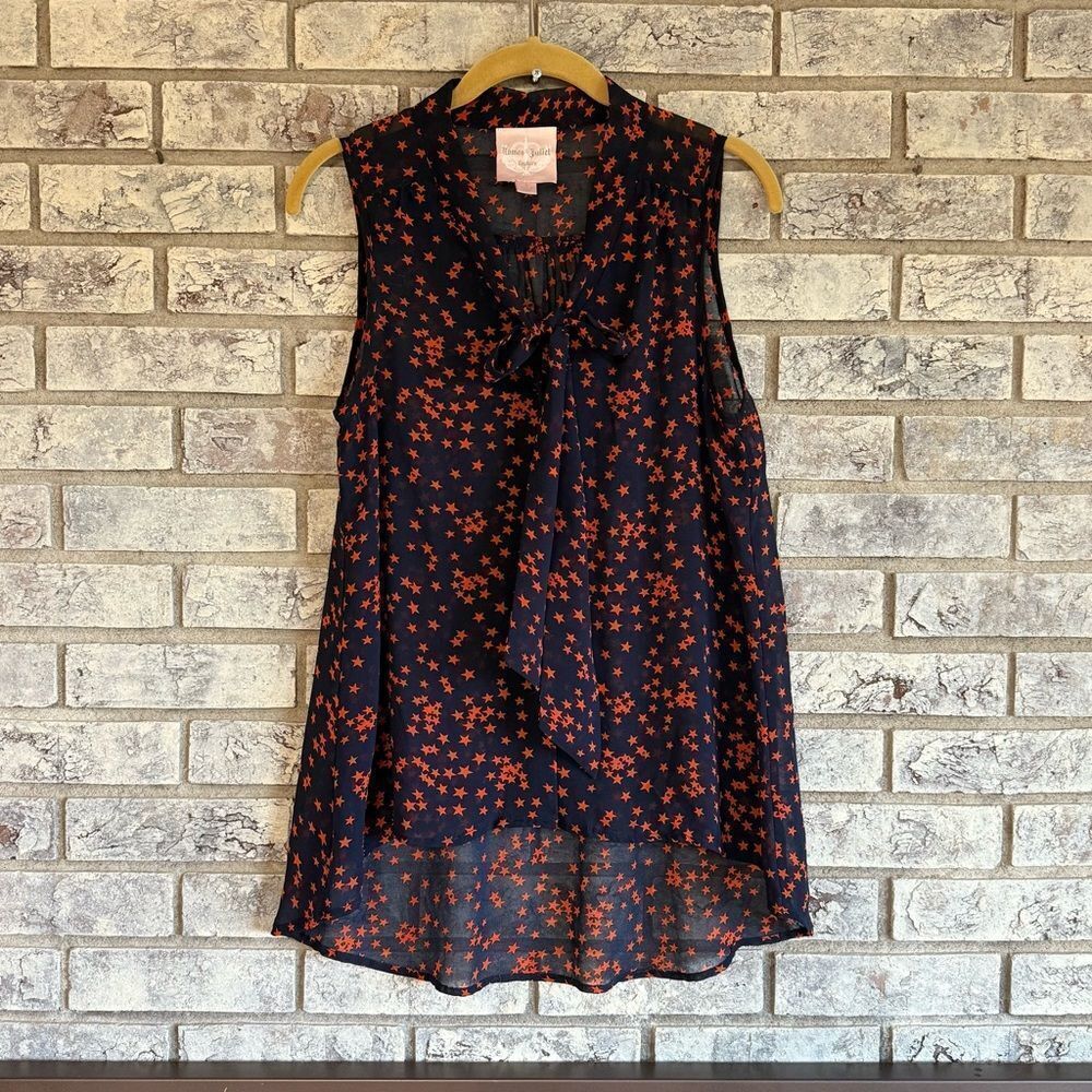 ⭐ Romeo & Juliet Couture Navy & Red Star Print Sleeveless Blouse – Size S